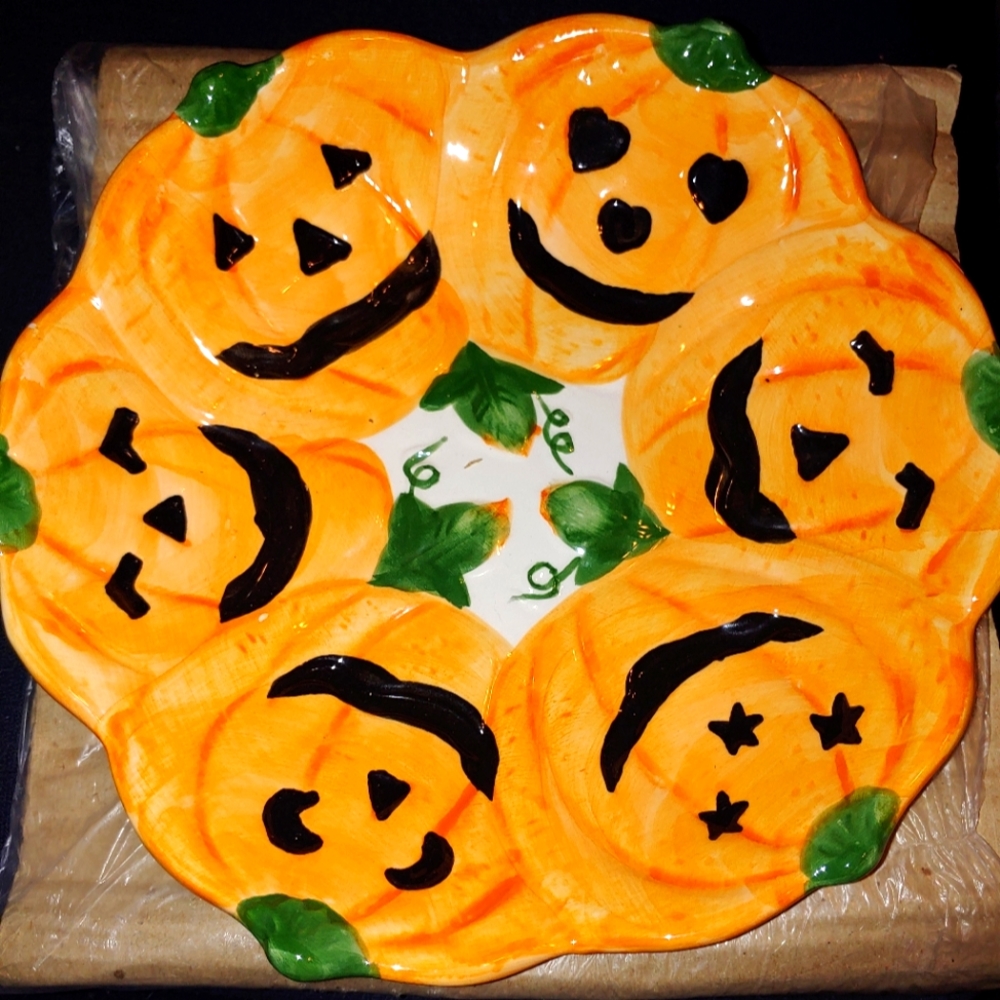 World Bazaars, Inc. Jack o Lantern Pumkin Plate